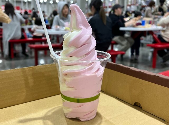コストコ-いちごソフトクリーム