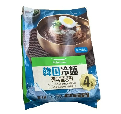 涼しげなブルーのパッケージに韓国風ステンレスの食器に盛り付けられたPulmuone韓国冷麺15224