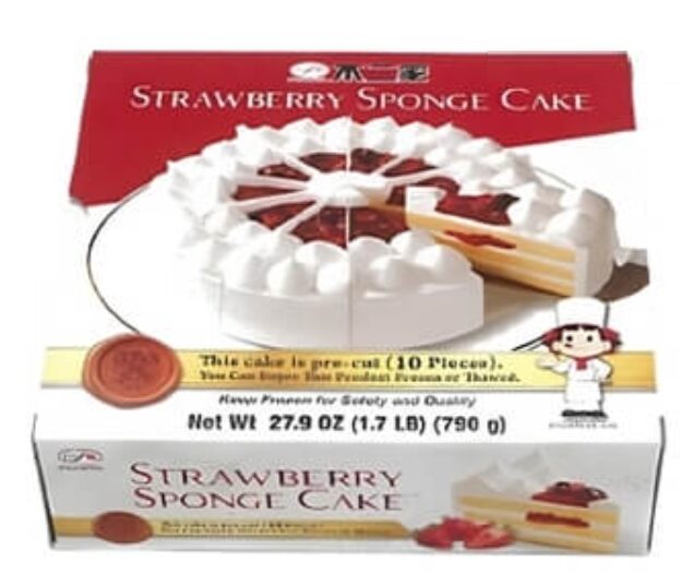 不二家 ショートケーキ。冷凍ホールケーキを10個にカット済みで、ふんわりスポンジとクリーム、イチゴの風味が楽しめる商品（ITEM#74095）。