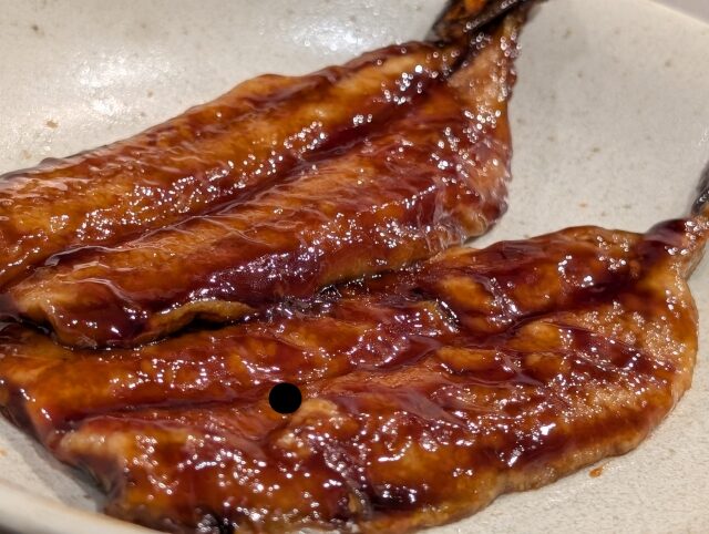 皿に盛りつけられたさんまのかば焼き95943
