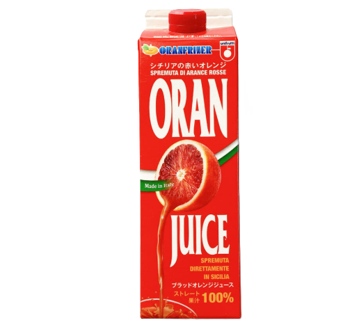 ORANFRIZER ブラッドオレンジジュース（ITEM#521730）。朱色の紙パック風パッケージに、ブラッドオレンジを絞っているイラストが描かれたデザイン。果汁100％の濃厚ジュースで、朝食やリフレッシュタイムにぴったり。