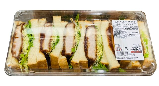 パックに入った美味しそうなロースかつサンド96976