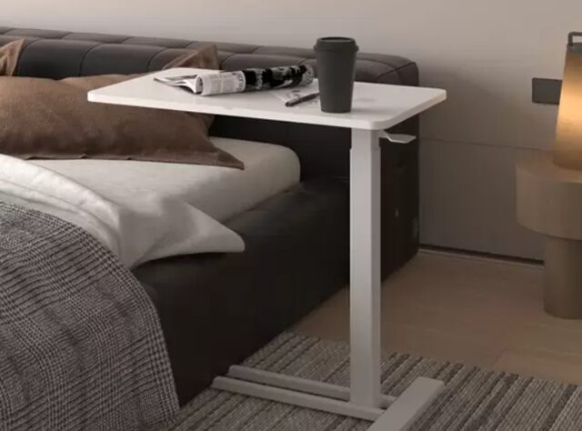 使う人に合わせて高さを自在に調整。LOKLOK ガス昇降式デスク(ITEM#67289)はキャスター付きで移動もラクラク、快適な作業環境をサポートします。