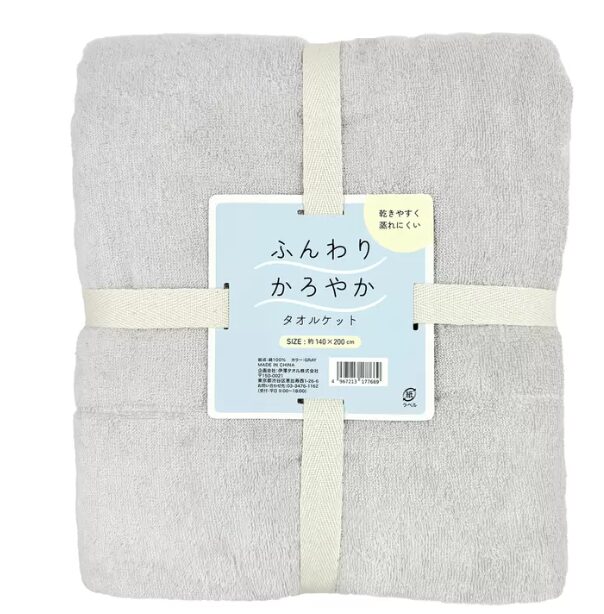 コストコの伊澤タオル ふんわり タオルケット シングルサイズ（140cm x 200cm）。柔らかく、肌触りの良いタオル素材のブランケット。シングルサイズで、快適な睡眠やお昼寝に最適な一品