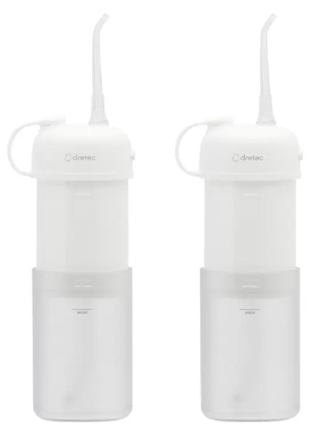 コストコのdretec 口腔洗浄器 FS-103WTCO（本体2個・替ノズル6本付き）。歯茎や歯間をしっかりとケアできる口腔洗浄器。替ノズルも豊富に揃い、家族での使用にも便利なセット