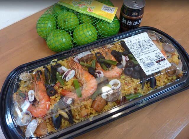 過去にコストコで販売されていたパエリア ITEM#90064。ムール貝やソーセージが加わった豪華な具材入りのスペイン風惣菜