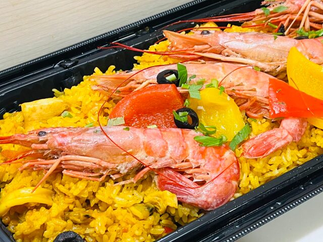 パッケージを開けたコストコのパエリア90064