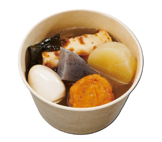 コストコフードコートで販売されているカップ入りおでん。大根や卵、練り物が入ったあたたかい和風だしのおでんメニュー