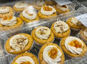 コストコベーカリーコーナーに並ぶ アールグレイカップケーキ 8個入93044