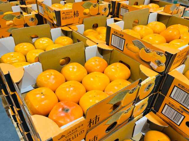 コストコ倉庫店に並ぶ 種なし柿 2kg