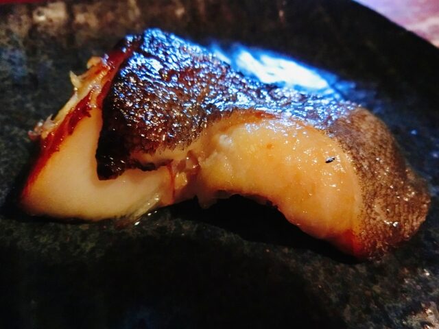 皿に盛り付けしたメロかま幽庵漬け