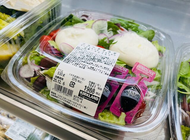 コストコ店頭に並ぶブラータサラダ 90167