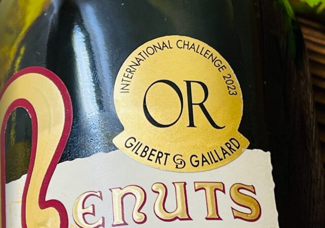 メニュ ルージュボルドー 金賞受賞を表す丸いシール 「INTERNATIONAL CHALLENGE 2027 OR」「GILBERT & GAILLARD」と記されている