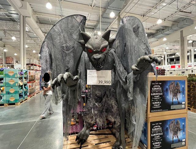 コストコ ハロウィン巨大こうもり