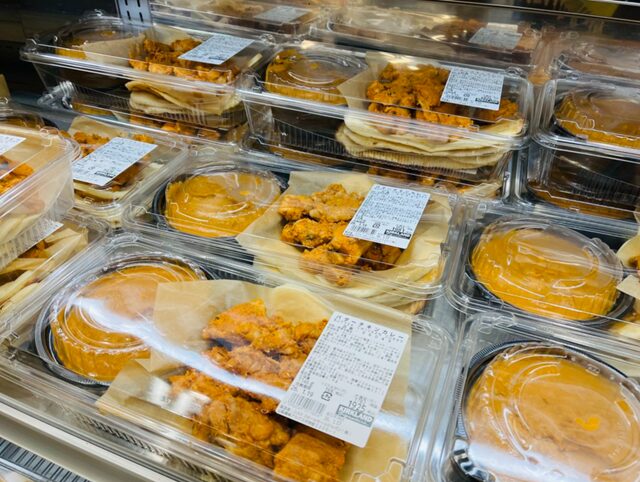 コストコ店頭に並ぶバターチキンカレー96049
