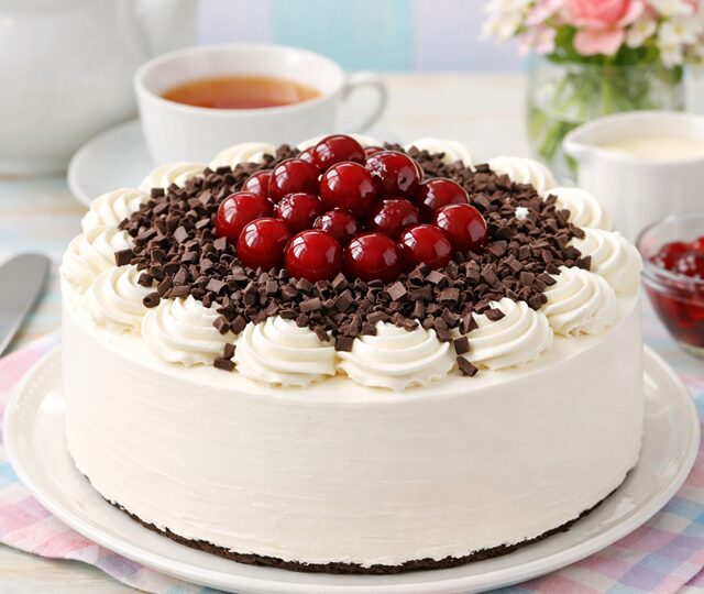 に盛り付けしたコストコ ブラックフォレストケーキ 93965