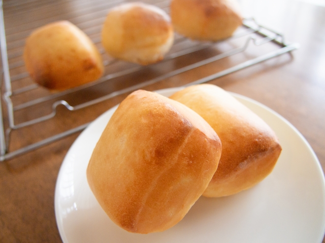 トースターで焼いたディナーロール