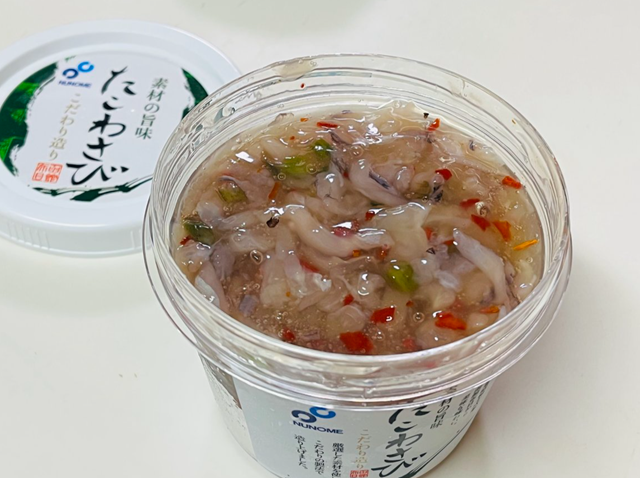 布目 たこわさびの蓋を取ったところ